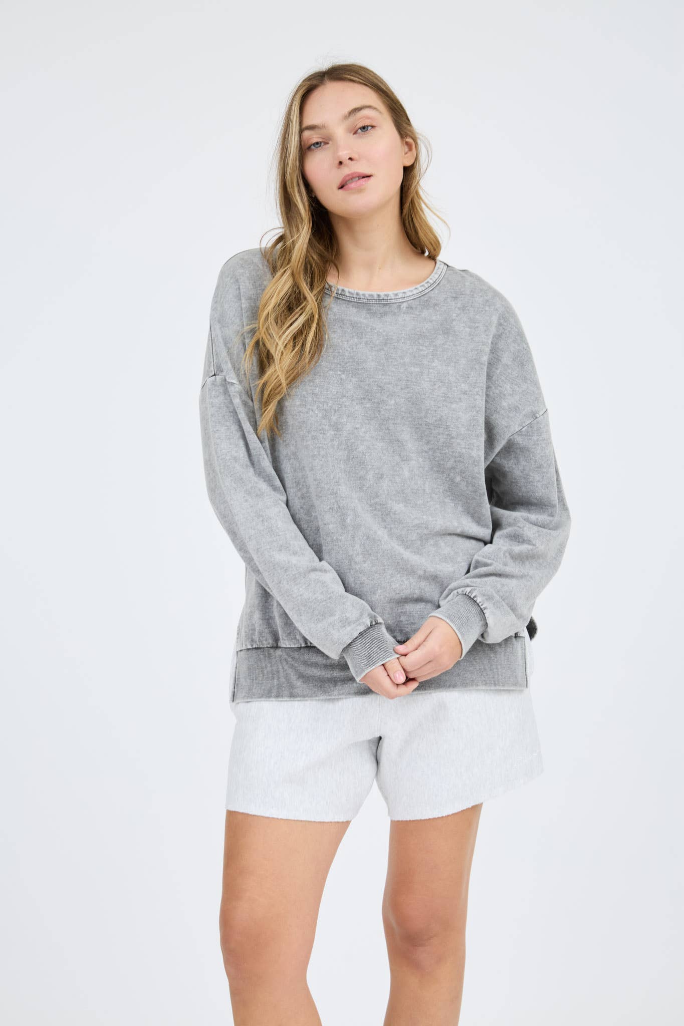 WASHED CREWNECK LONG SLEEVE KNIT TOP