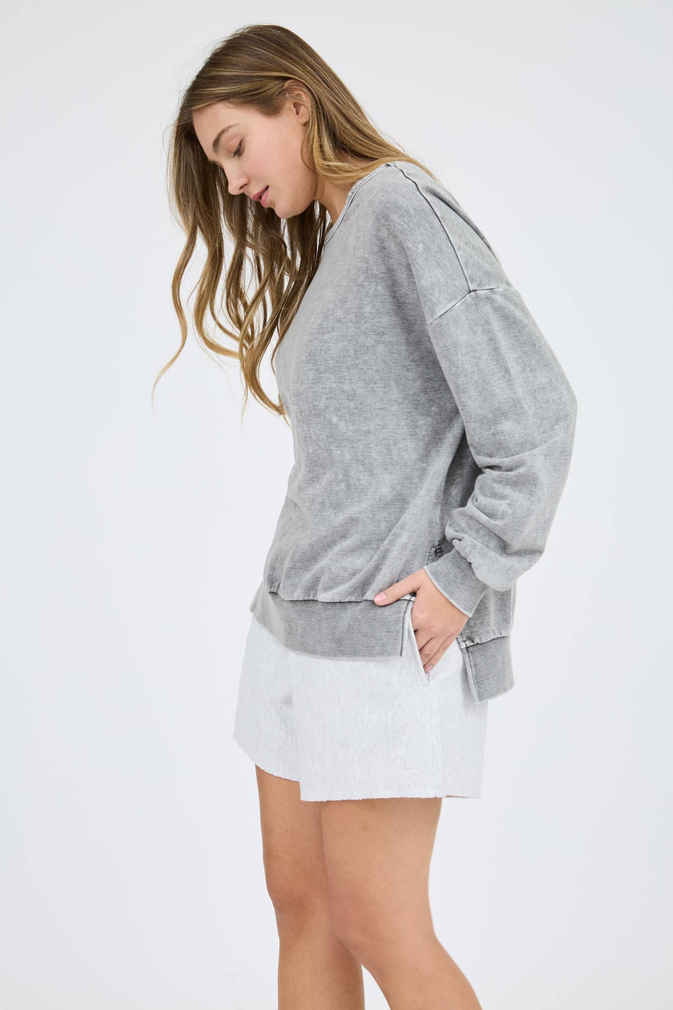 WASHED CREWNECK LONG SLEEVE KNIT TOP